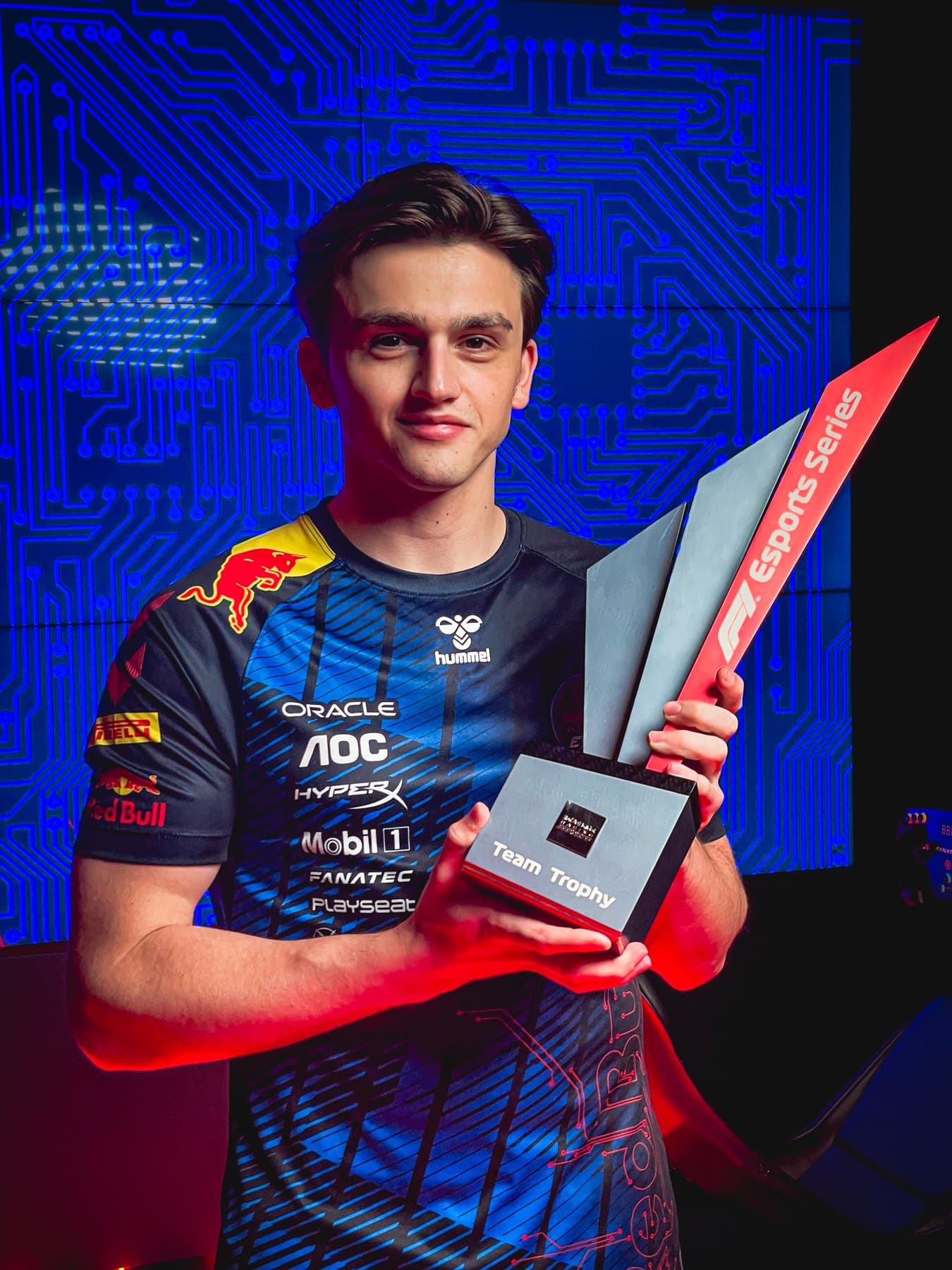 Marcel Kiefer holding the F1 Esports Series team trophy